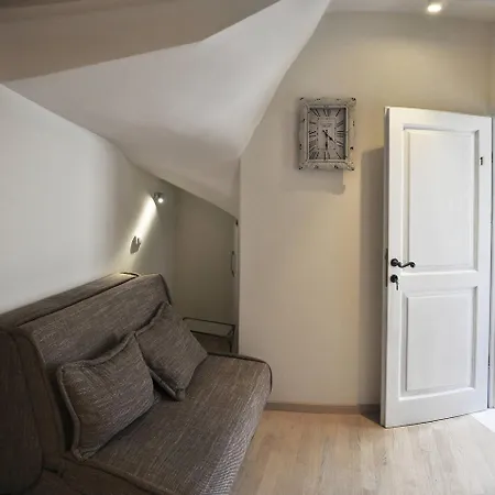 Triple In The Center Πανσιόν