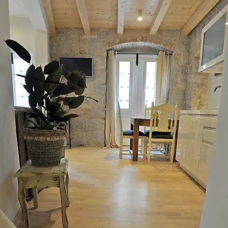 Vendégház Triple In The Center