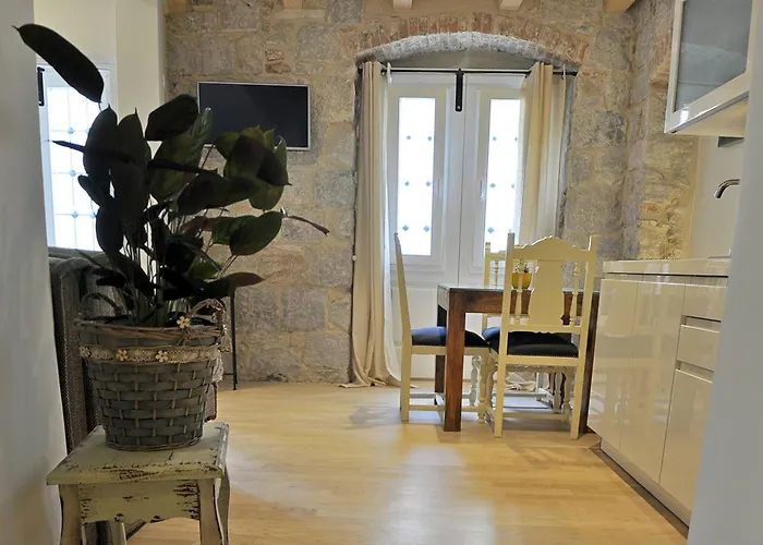 Gasthuis Triple In The Center